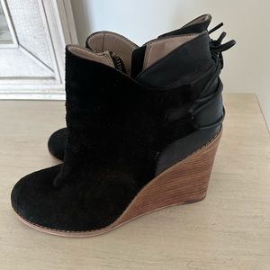 Hinge suede and leather booties